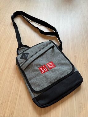UNIQLO Grey and Black Men's Messenger Crossbody Bag